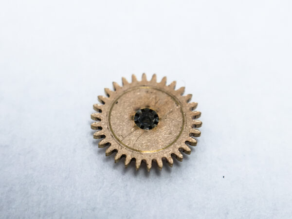 Omega caliber 332 minute wheel part 1246 - Image 2