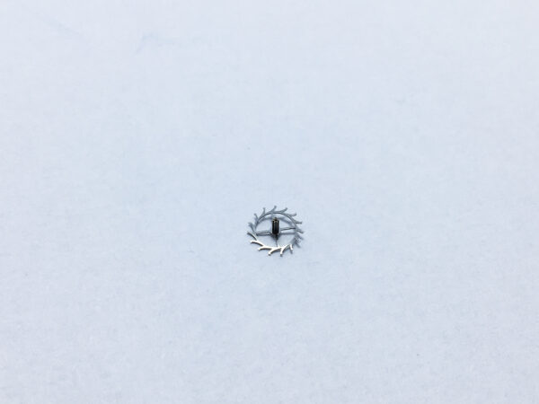 Omega 552 escape wheel and pinion with straight pivots part 1305 - Image 2