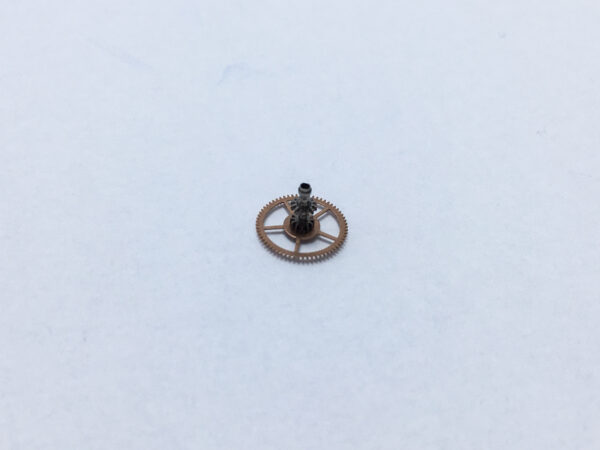 Omega 552 centre wheel with cannon pinion part 1224