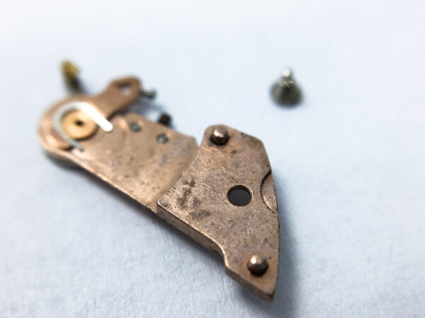 Omega 550 balance cock for flat hairspring part - Image 3