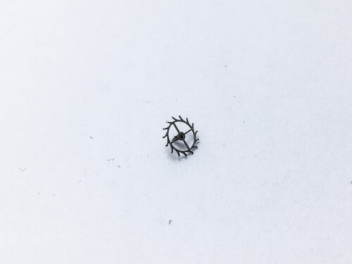Omega caliber 510 escape wheel and pinion with straight pivots part 1305