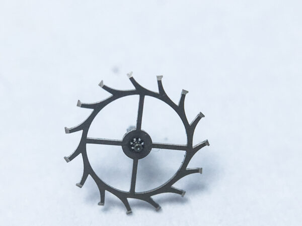 Lemania 1270 escape wheel and pinion with straight pivots part - Image 2
