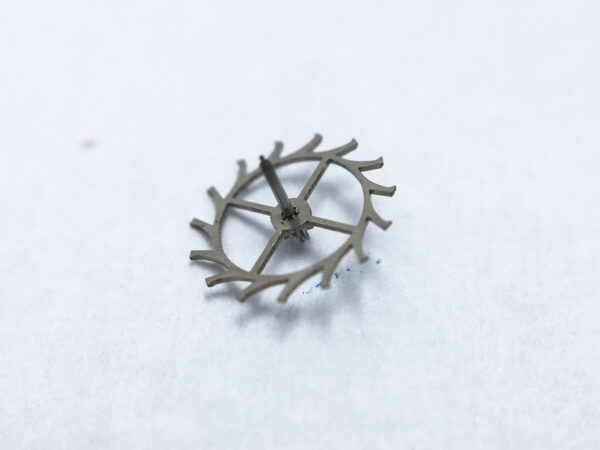 Venus caliber 188 escape wheel and pinion with straight pivots part 705 - Image 3