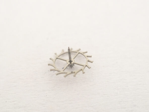 Venus caliber 165 escape wheel and pinion with straight pivots part 705 - Image 3