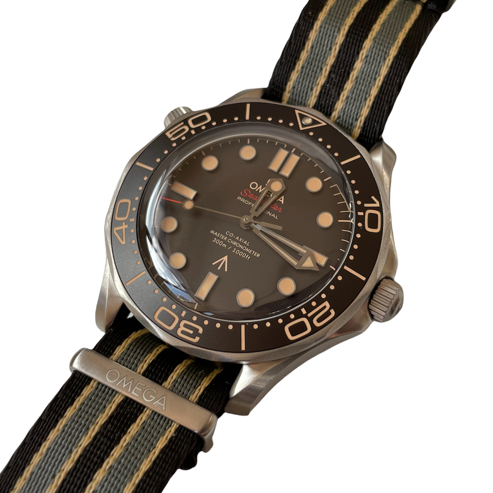 New Omega Seamaster 42mm diver 300M Co-Axial master chronometer James Bond 007 Edition 210.92.42.20.01.001 2022 - Image 3