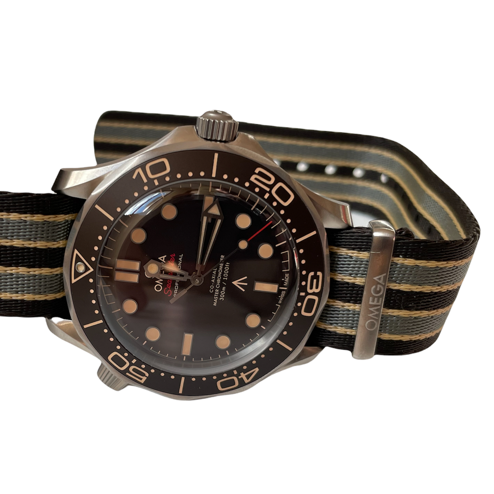 New Omega Seamaster 42mm diver 300M Co-Axial master chronometer James Bond 007 Edition 210.92.42.20.01.001 2022 - Image 5