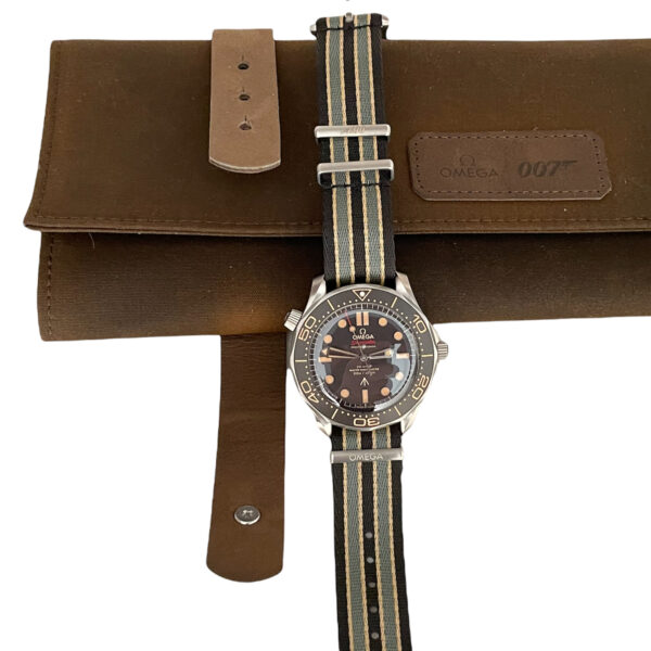 New Omega Seamaster 42mm diver 300M Co-Axial master chronometer James Bond 007 Edition 210.92.42.20.01.001 2022 - Image 8