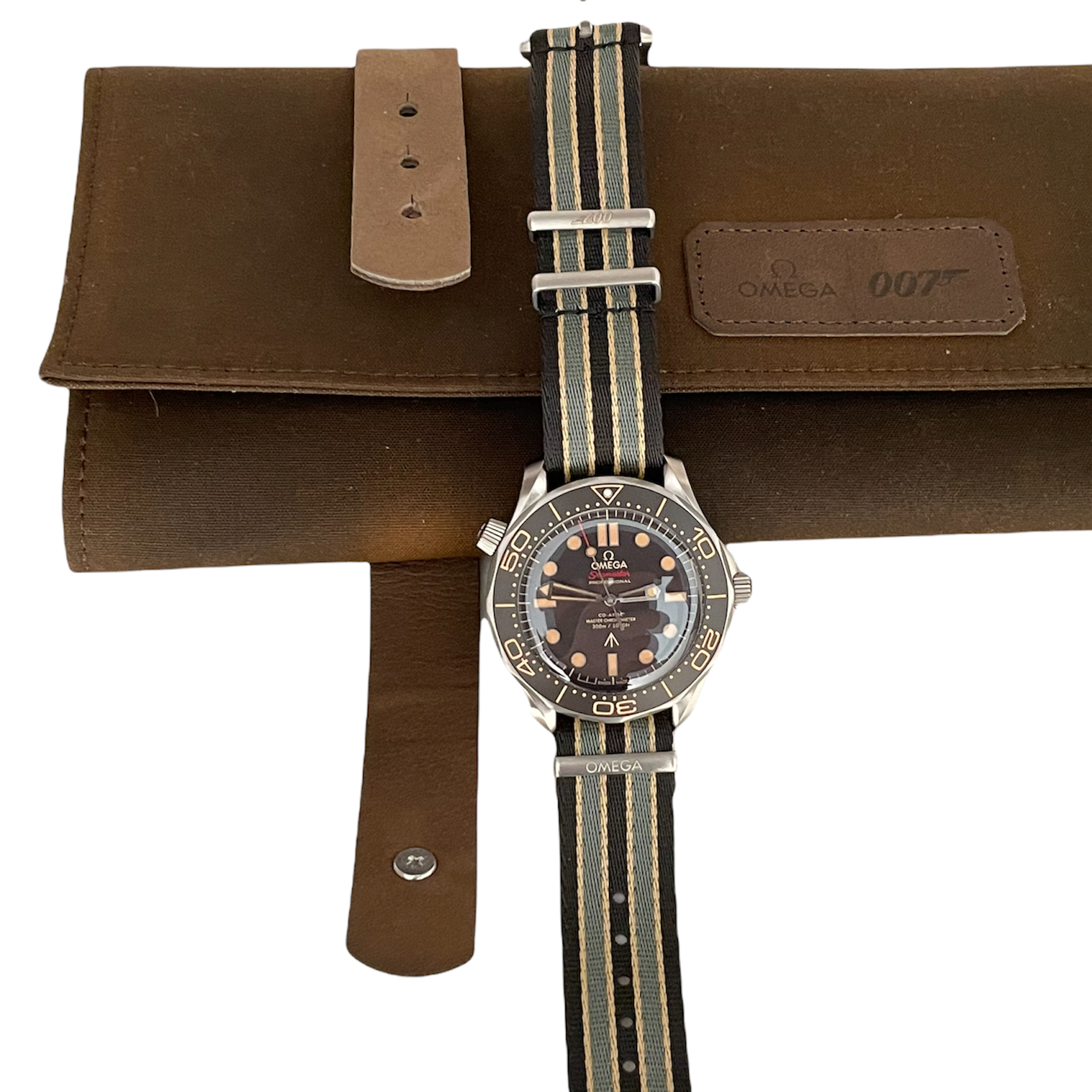 New Omega Seamaster 42mm diver 300M Co-Axial master chronometer James Bond 007 Edition 210.92.42.20.01.001 2022 - Image 8