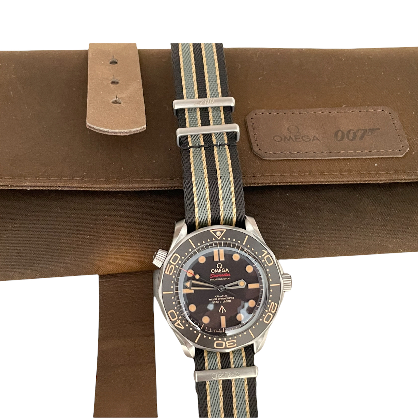 New Omega Seamaster 42mm diver 300M Co-Axial master chronometer James Bond 007 Edition 210.92.42.20.01.001 2022 - Image 9