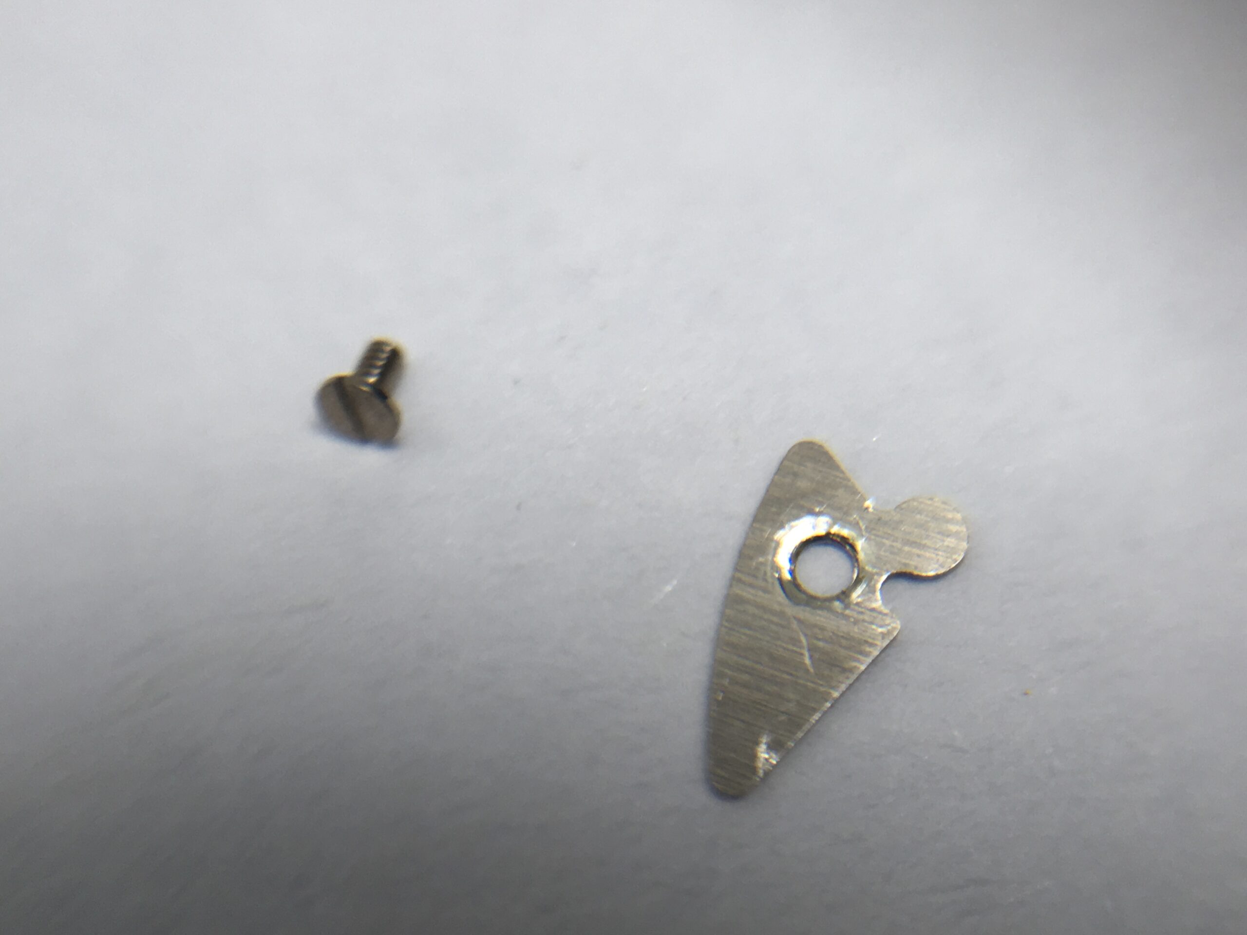 Tag Heuer caliber 6 (ETA 2895-2) additional indicator maintaining small plate part 2536/1 - Image 2