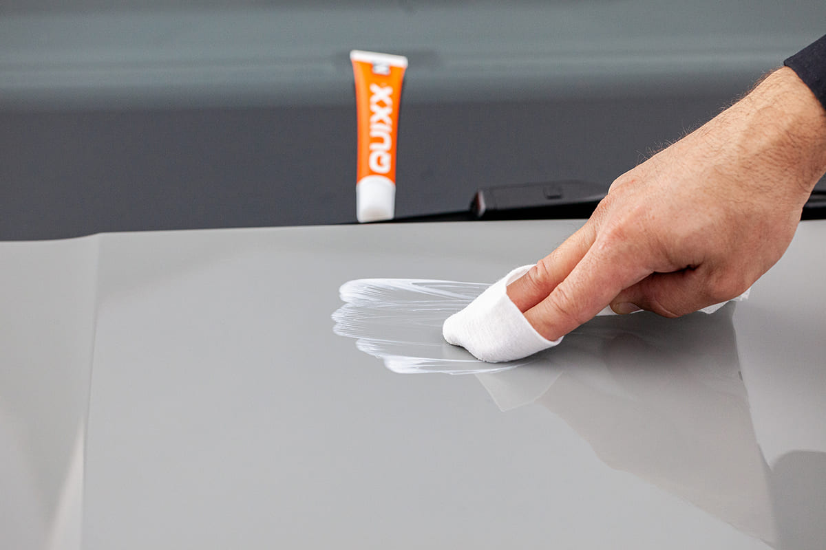 QUIXX Paint Scratch Remover Kit (Ref. 00070) – 2-Step Repair System with Repair No.1 + Finish No.2, Polishing Cloths & 3000-Grit Sandpaper, Made in Germany - Image 8