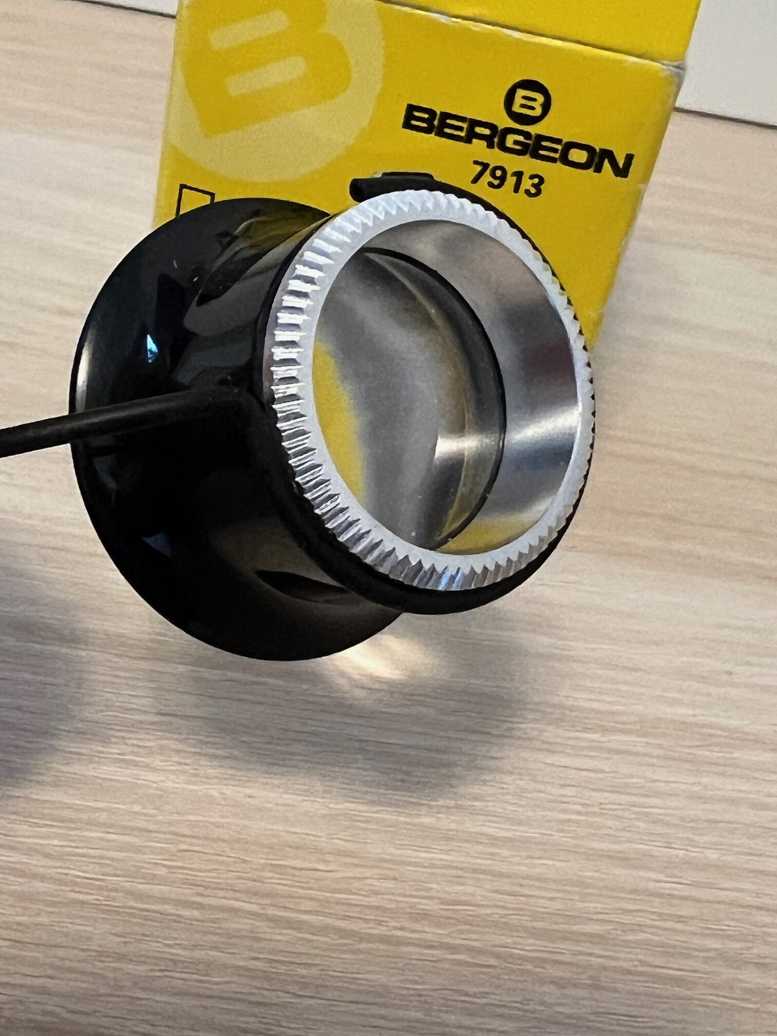 DAMAGED PACKAGE: Bergeon 7913-2.5 eyeglass watchmaker loupe with clip 4x, SEE PHOTOS - Image 4