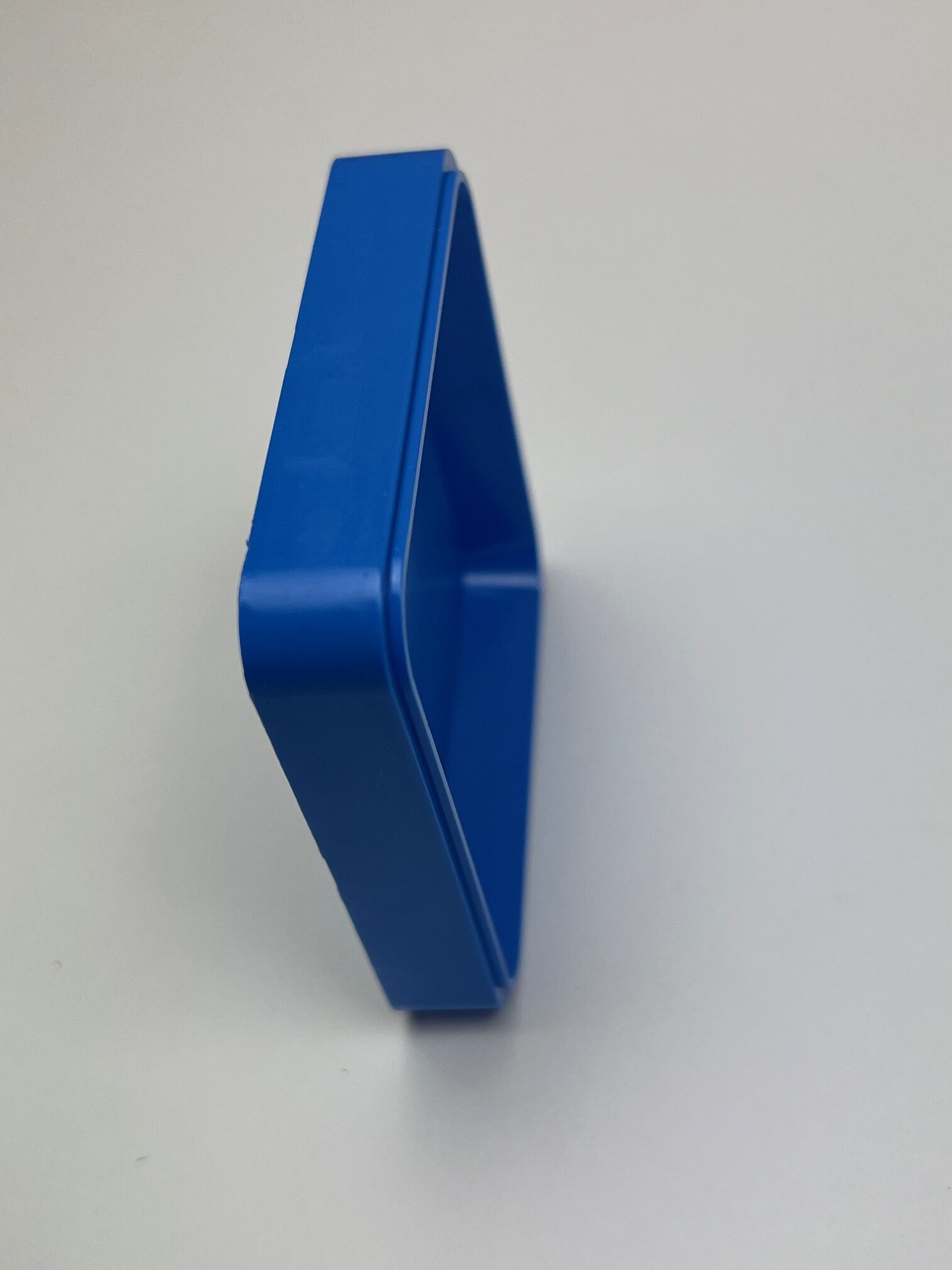 Bergeon 2379, Blue Plastic Square Supplies Tray, 70 x 70 x 13 mm, Solvent Resistant - Image 6