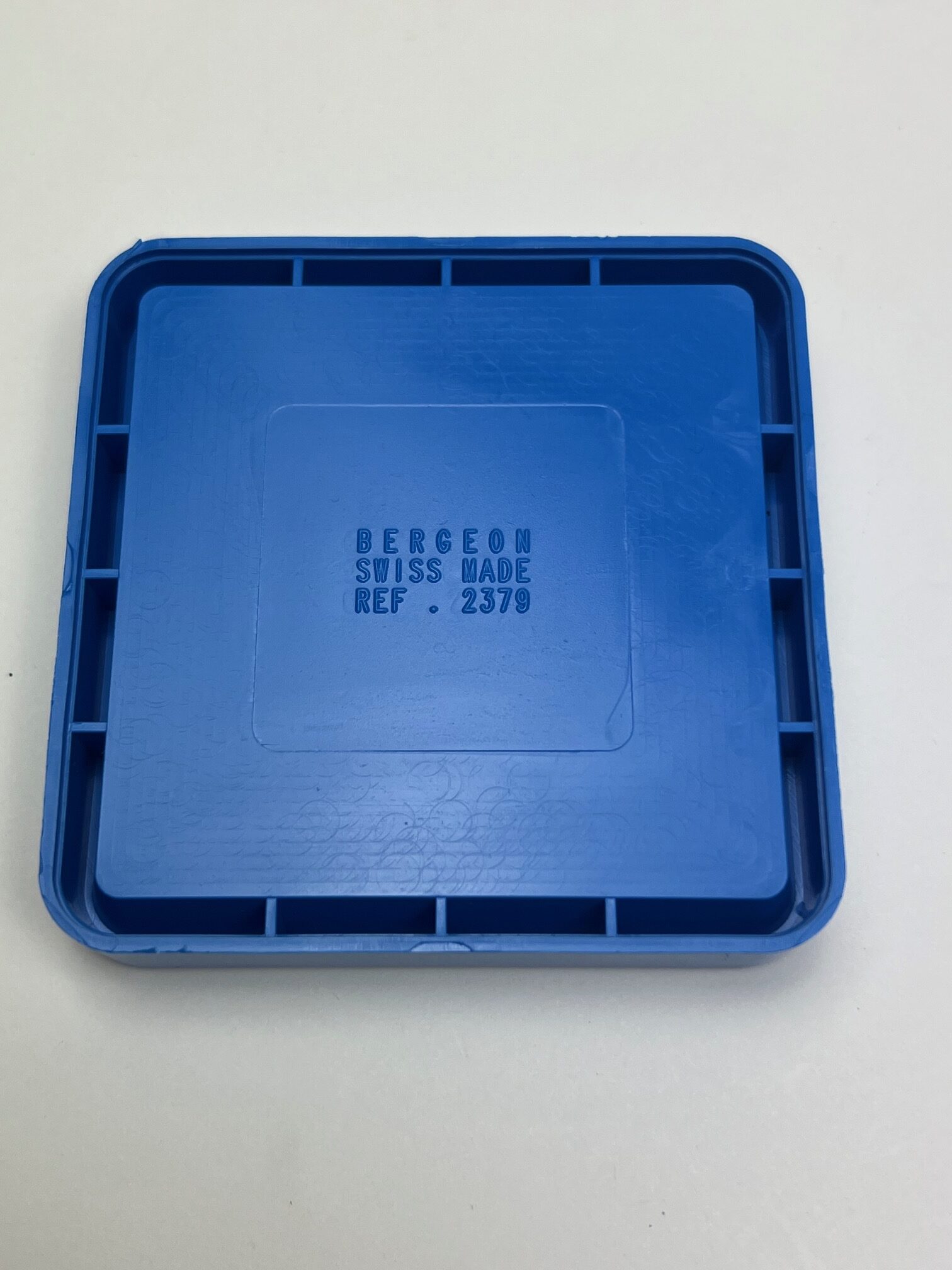 Bergeon 2379, Blue Plastic Square Supplies Tray, 70 x 70 x 13 mm, Solvent Resistant - Image 4