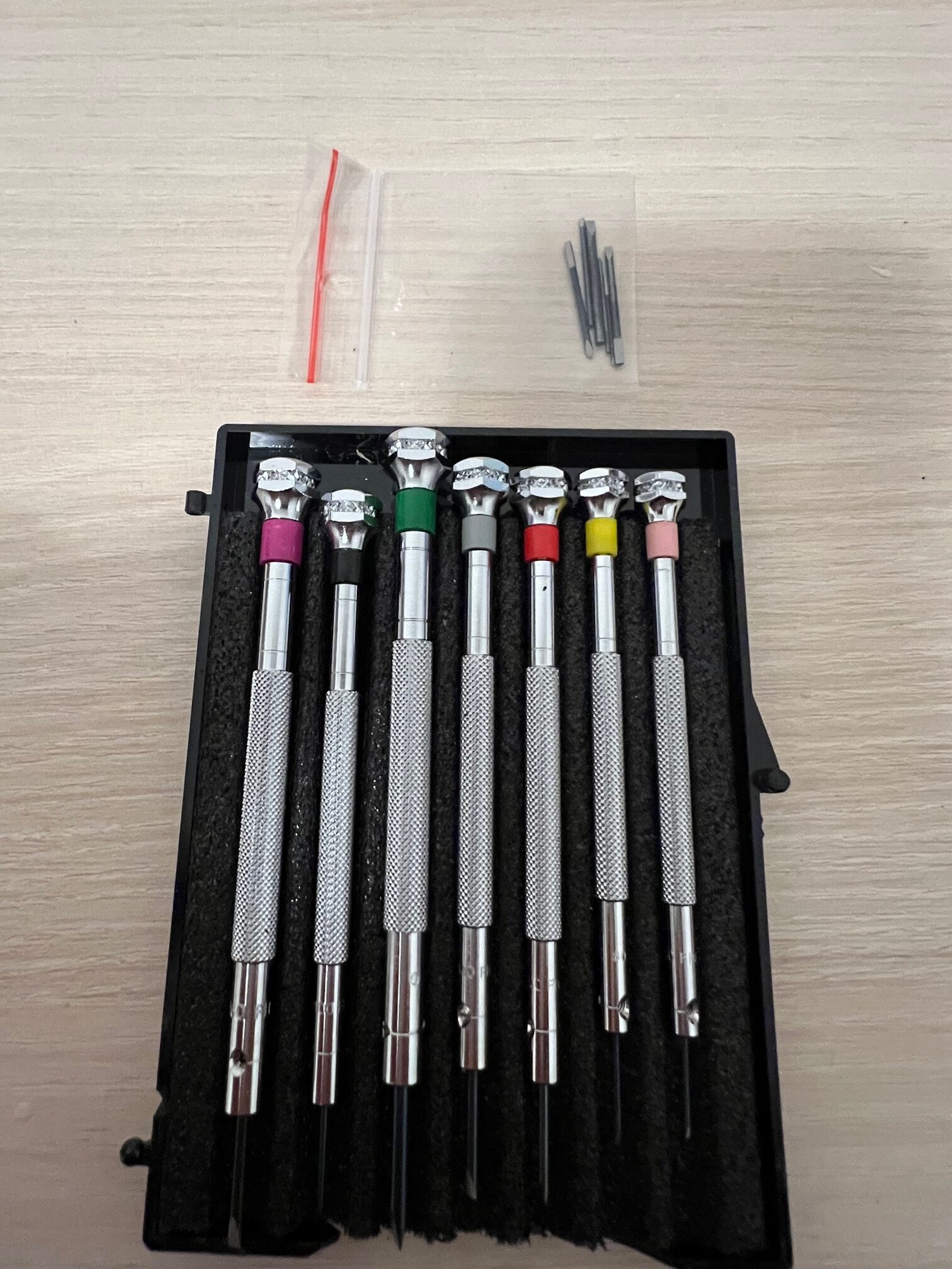 DAMAGED PACKAGING - Beco Technic Set of 7 Screwdrivers 0.60 to 2.00 mm in Plastic Box with Spare Blades - SEE PHOTOS