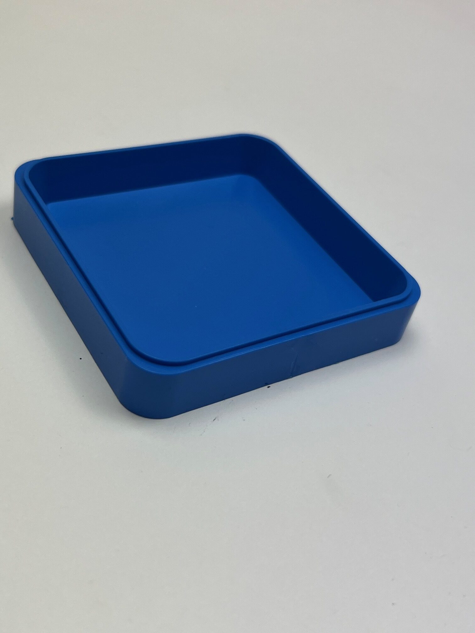 Bergeon 2379, Blue Plastic Square Supplies Tray, 70 x 70 x 13 mm, Solvent Resistant - Image 3