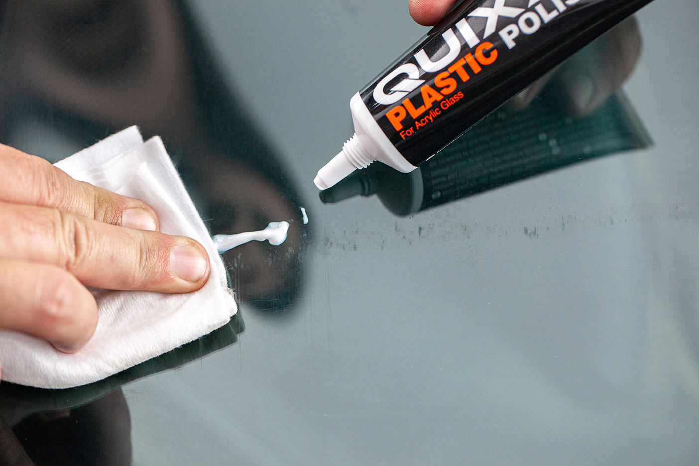 QUIXX Acrylic Scratch Remover, Scratch & Scuff Remover for Acrylic & Plexiglass Surfaces on Cars, Motorcycles, Boats, Caravans & Household Items, ref. 10003, Made in Germany, - Image 11