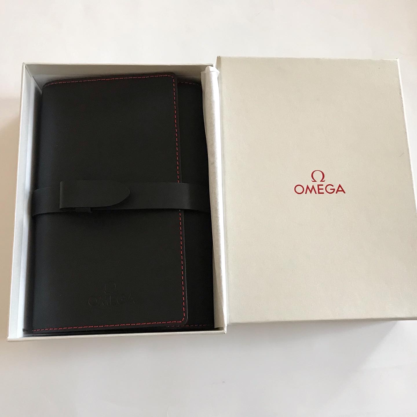New Omega leather travel case for watches - Image 2